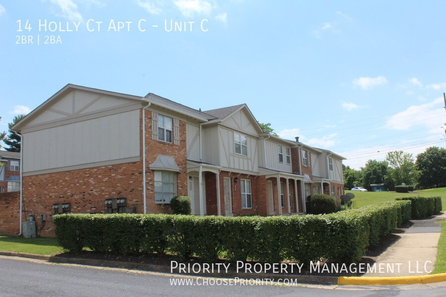 Foto principal - 2 bedroom, 1.5 bath townhome