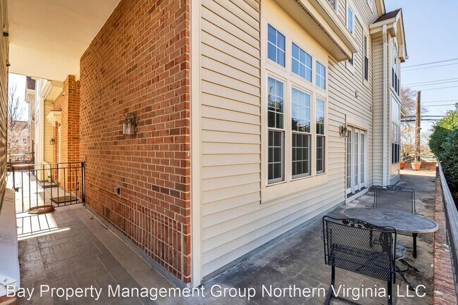 Building Photo - 2 br, 2.5 bath House - 7037 HAYCOCK RD #E
