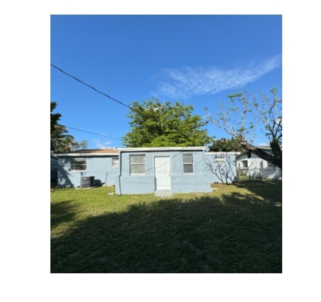 Foto principal - 3254 NW 13th St