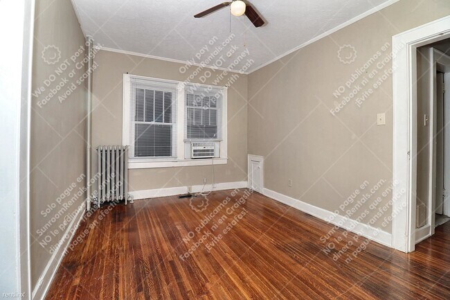 Foto del edificio - 1 br, 1 bath Triplex - 3621 Salem St A A