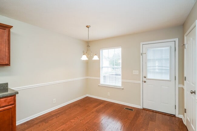 Building Photo - 242 Grovedale Trce