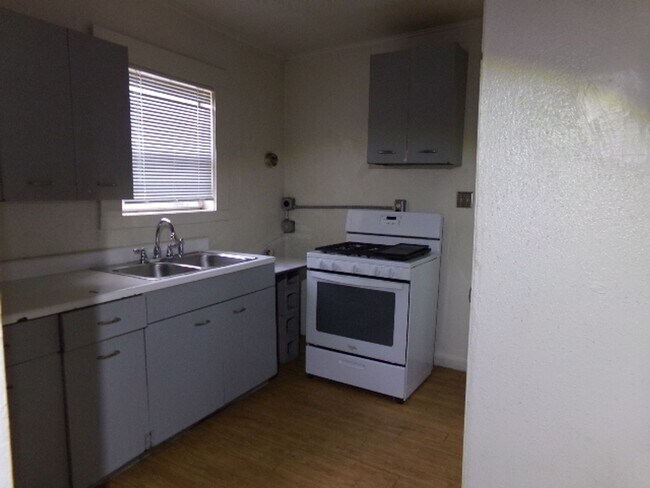 Building Photo - Fagelman Properties #4 (1501 Kirkwood Rd)