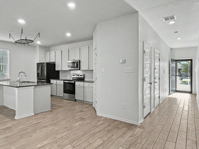 Foto del edificio - Beautiful 3-Bedroom Home in Growing Seguin