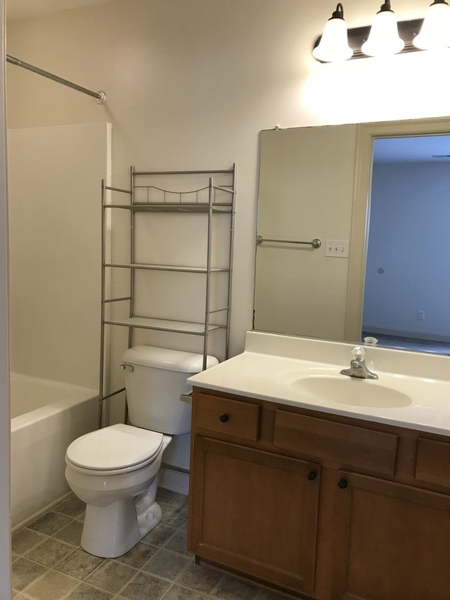 203 Harbor Bay Dr, Elizabeth City, NC 27909 Townhome Rentals in