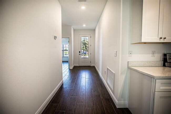 Building Photo - 11832 NE 64th Way