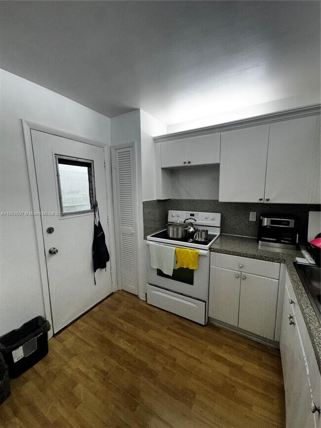 Foto del edificio - 1351 NE 191st St