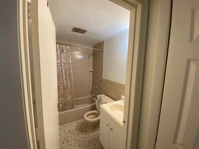 Building Photo - 20 Erick Rd