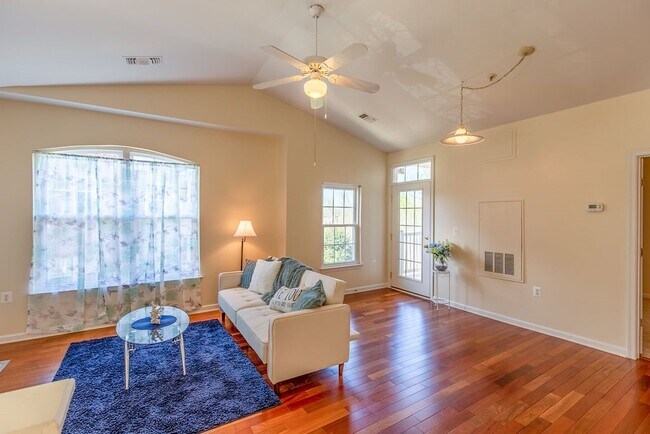 Building Photo - 1075 Weybridge Ct