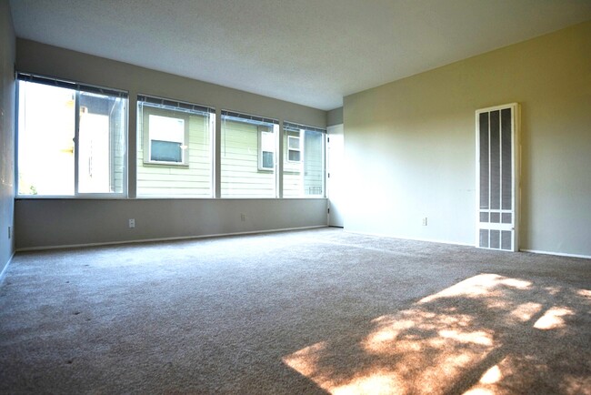 Building Photo - 3600 Dimond Ave