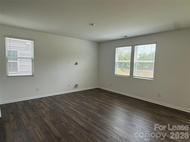 Foto del edificio - 404 Silver Birch Ct