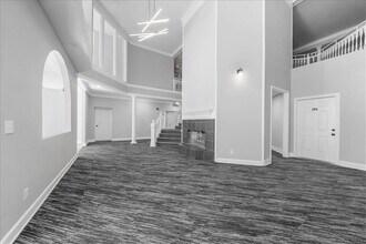 Building Photo - 5399 Northland Dr NE