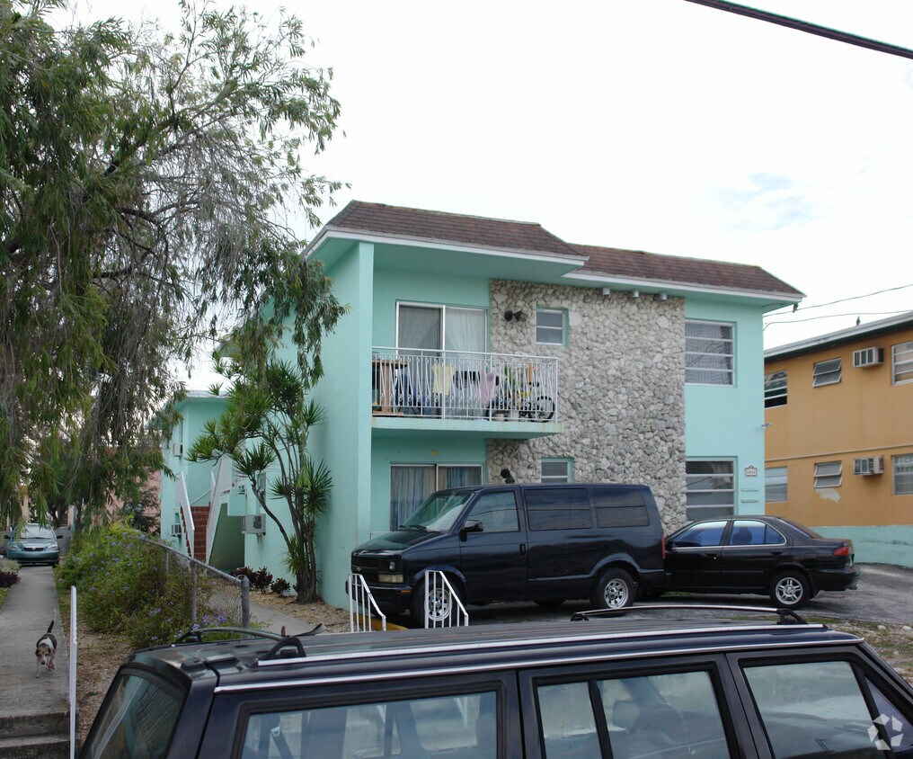 Building Photo - 1628 SW 2nd St