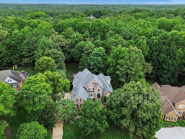 Building Photo - 6121 Carlyle Dr