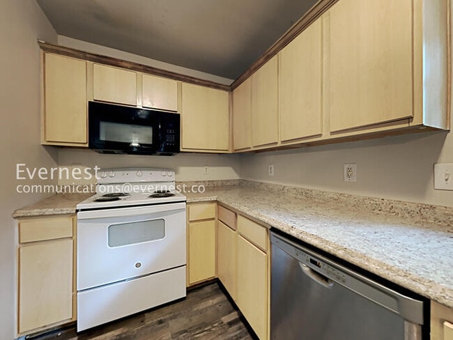 Foto del edificio - 320 Ezekial Ave