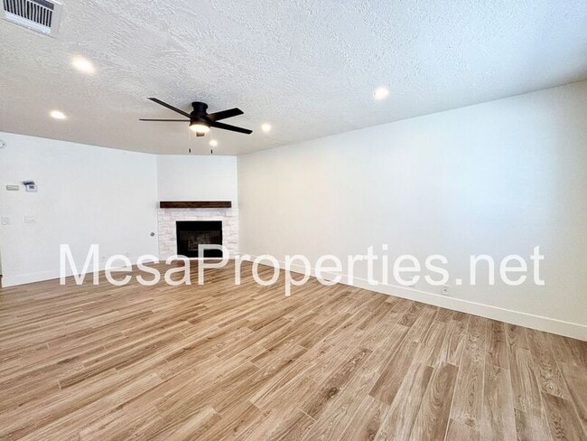 Building Photo - 15011 Bear Valley Rd