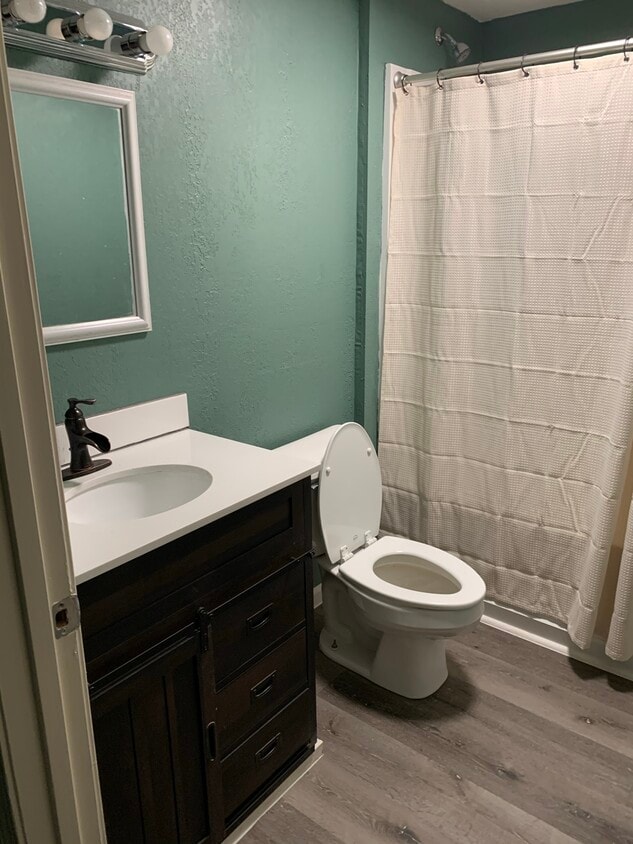 819 S Sycamore St, Ottawa, KS 66067 House Rental in Ottawa, KS