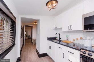 Building Photo - 610 Cathedral St