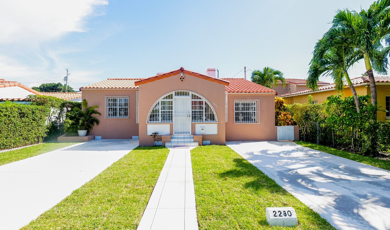 Primary Photo - 2280 SW 24th Ter