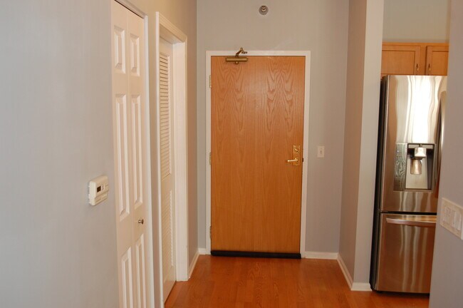 Building Photo - 410 W Mahogany Ct