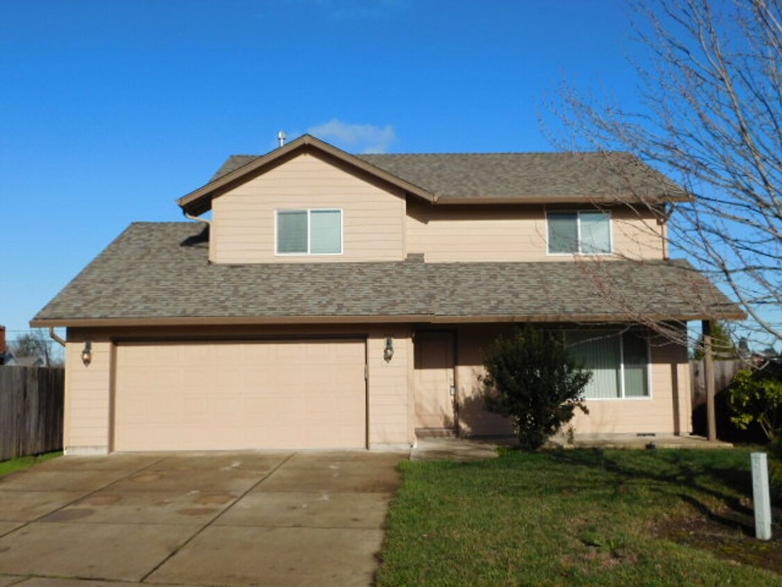 Primary Photo - 3Bd/2.5Ba Two Story House - Available to V...