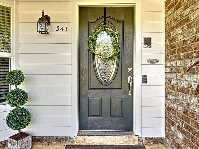 Foto del edificio - 341 W Hornbeam Dr