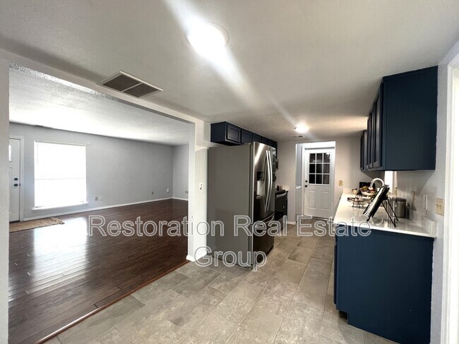 Building Photo - 421 Dauphin Ave