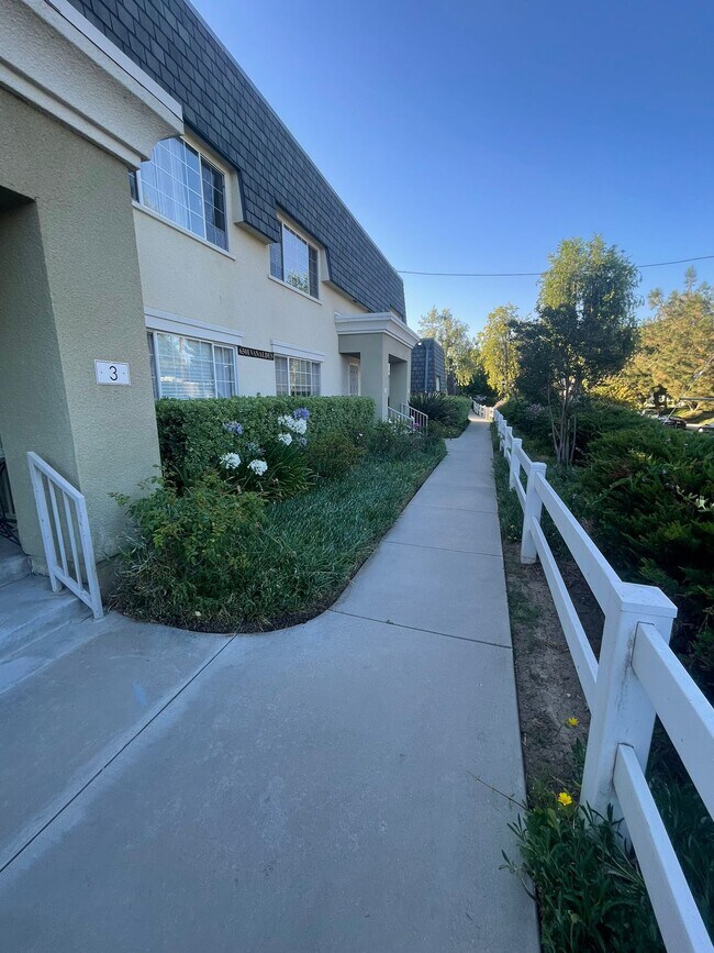 Foto del edificio - 6501 Vanalden Ave