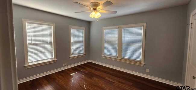 Foto del edificio - 608 W 3rd St