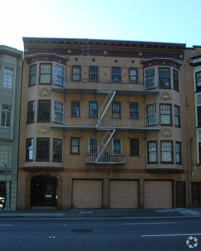Primary Photo - 1555 Oak St