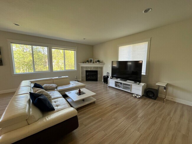 Foto del edificio - Beautiful 4 bedroom, 3 bathroom home in Be...