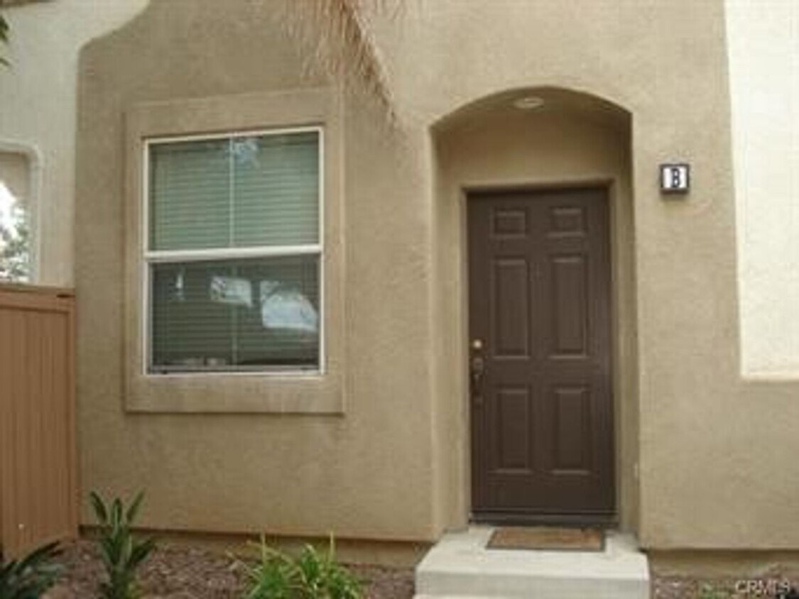 Primary Photo - 3 Bedroom 2.5 Bath Condo in Gated Communit...