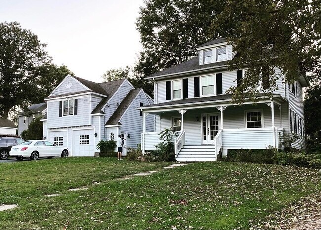 Garage apartment for rent - 7 Greenfield Ave