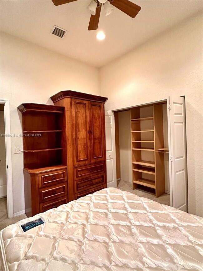 Foto del edificio - 5850 NW 122nd Dr