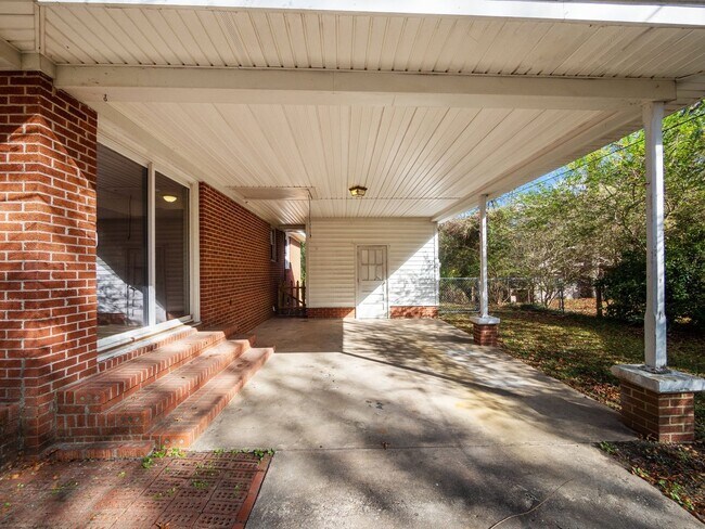 Foto del edificio - Welcome to Cardinal Village!