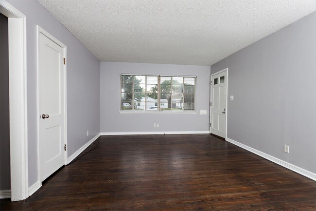 Foto del edificio - 618-624 S Woodlawn St