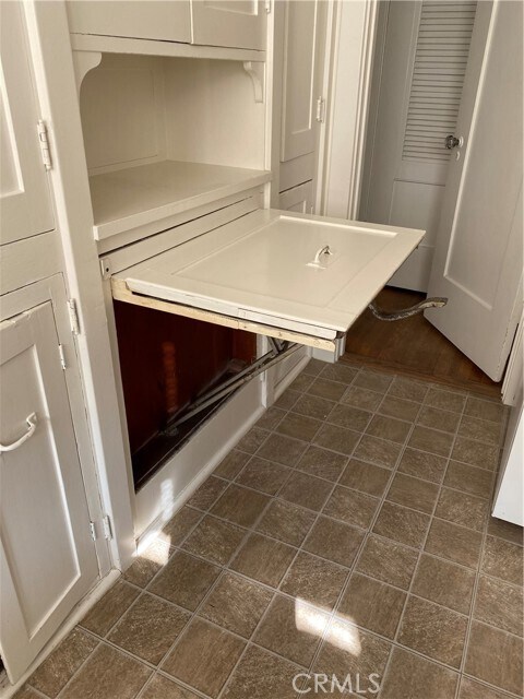 Foto del edificio - 1219 N Indian Hill Blvd