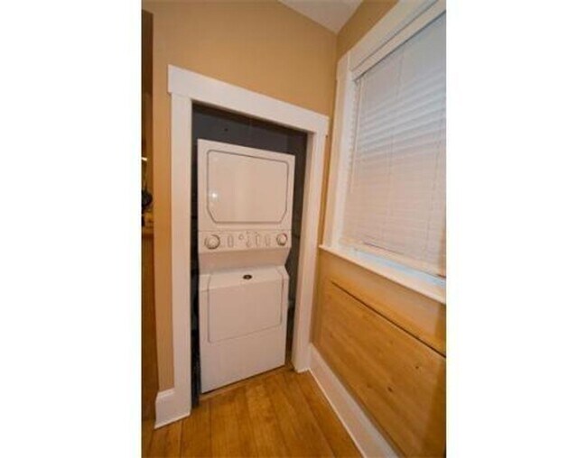 Building Photo - RENOVATED ALLSTON 3 BED/2 BATH WITH IN-UNIT LAUNDRY