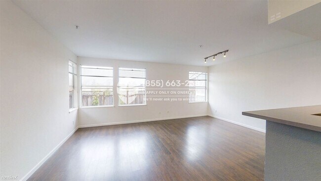 Building Photo - 3 br, 2 bath Townhome - 34 Flemings Ct -