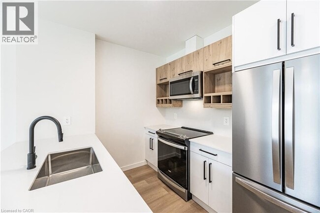 Building Photo - 24 Union St E