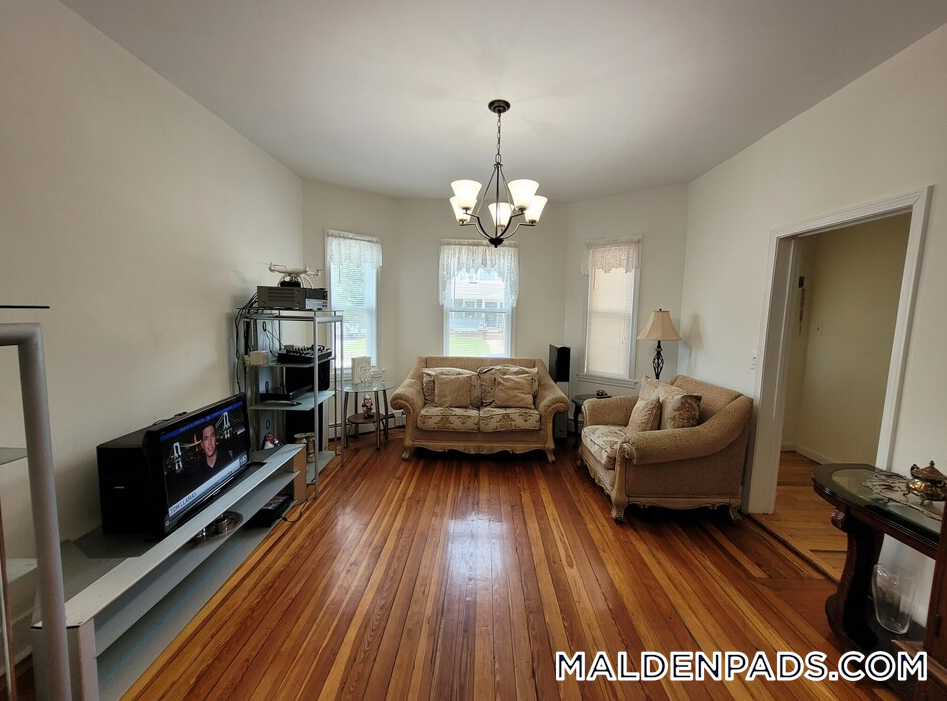 Primary Photo - 68 Myrtle St