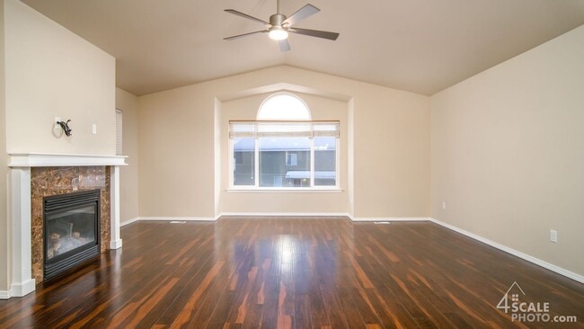Building Photo - Beautiful East Anchorage 4 Bedroom Townhome