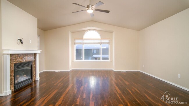 Foto del edificio - Beautiful East Anchorage 4 Bedroom Townhome