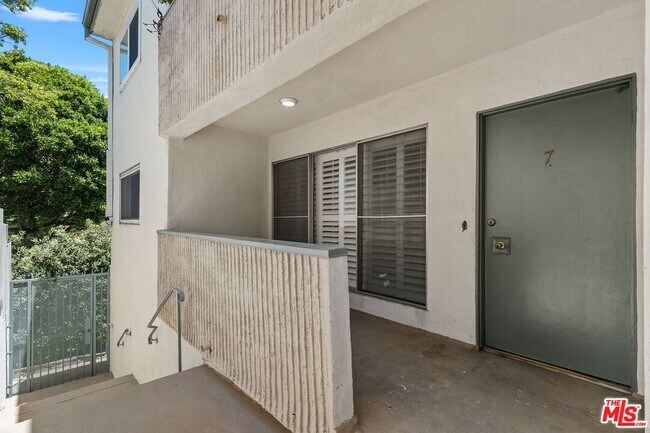 Foto del edificio - 2621 S Centinela Ave