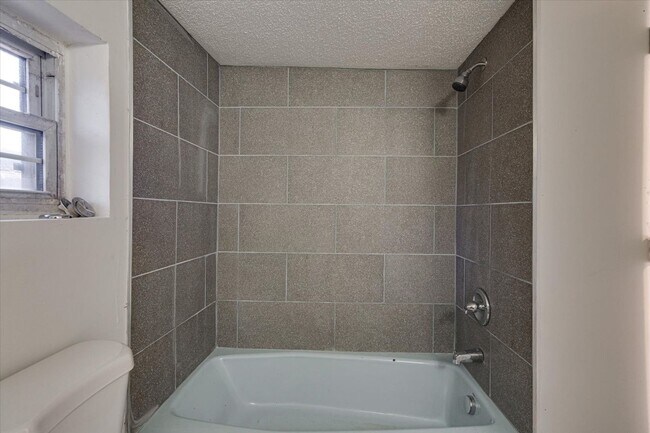 Foto del edificio - 2210 Milne St