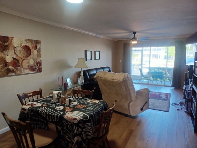 Foto del edificio - 909 SE 46th Ln