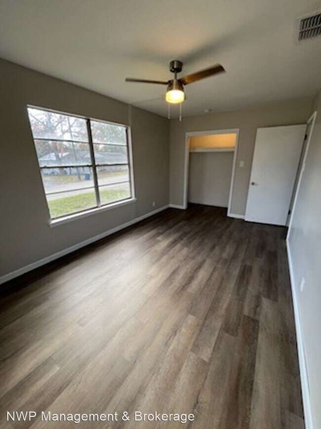 Foto del edificio - 3 br, 2 bath House - 404 S Helen St.