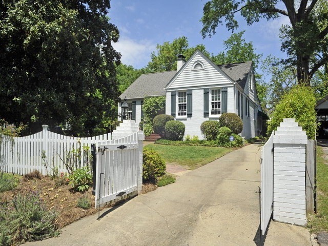 Building Photo - 1038 Holly Ln