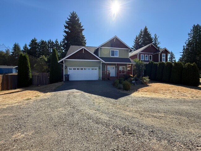 Foto del edificio - 2-STORY Tracyton Craftsman Home