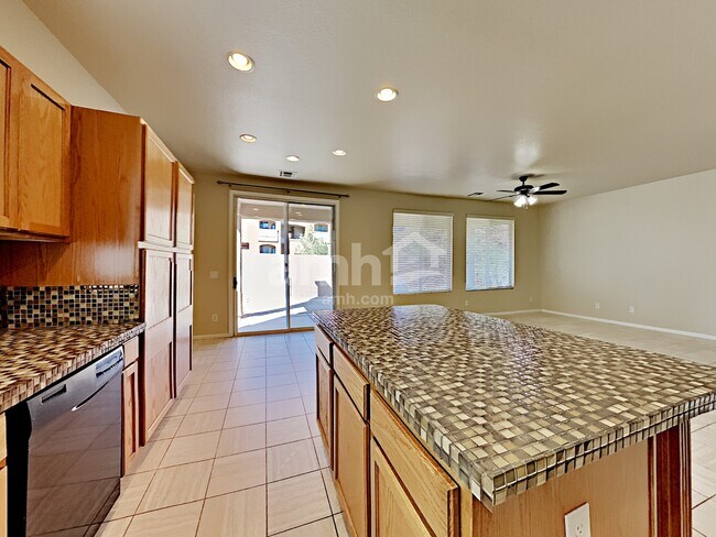 Foto del edificio - 520 Moses Lake Ct