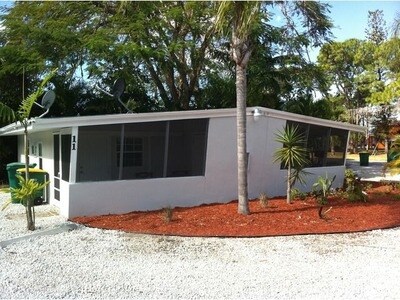 Building Photo - 3000 Areca Ave
